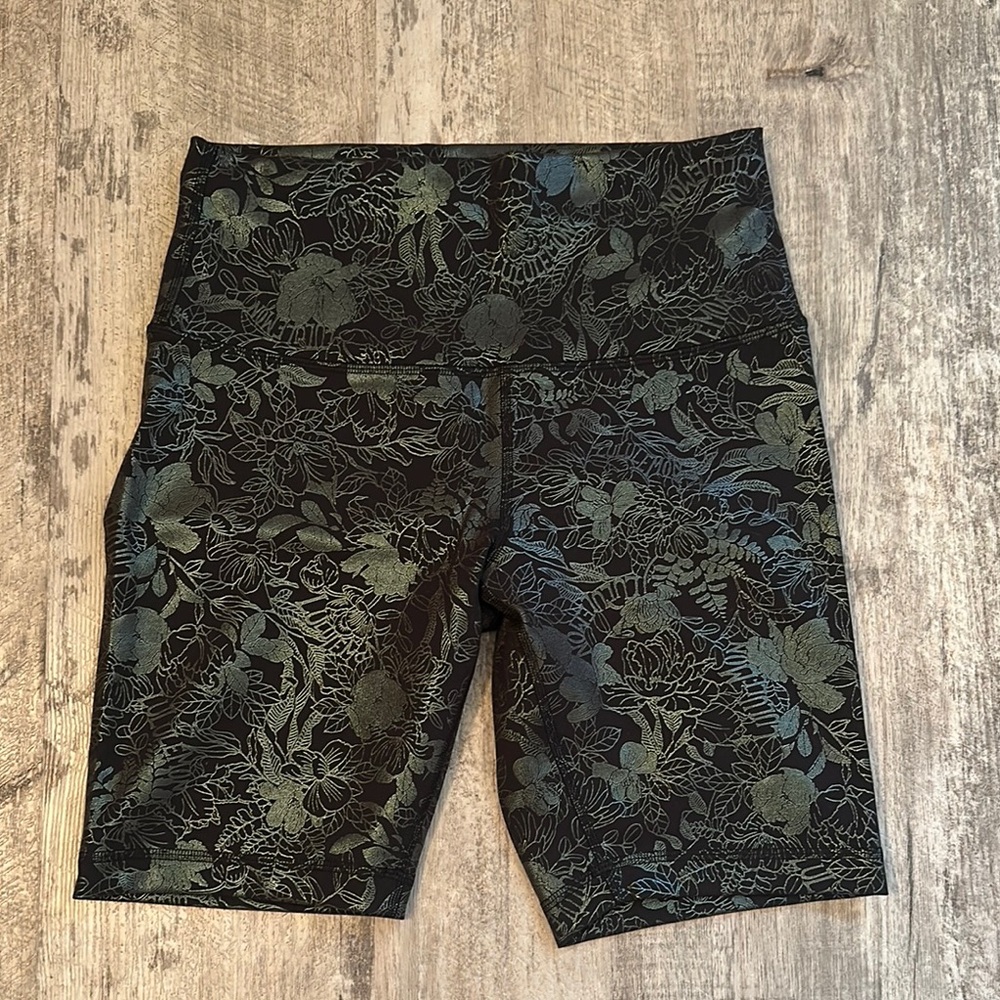 Lululemon Wunder Train 8” shorts size 8